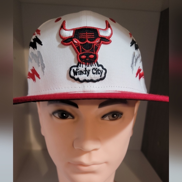 BNWT - Chicago Bulls Snapback Hat - Picture 1 of 8